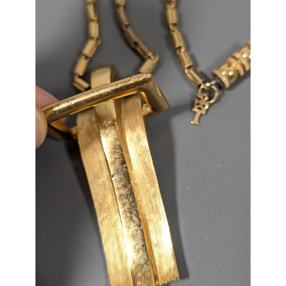 VTG Crown Trifari Textured Polished Belt Buckle Pendant‎ Necklace 17 in MCM - Picture 8 of 10